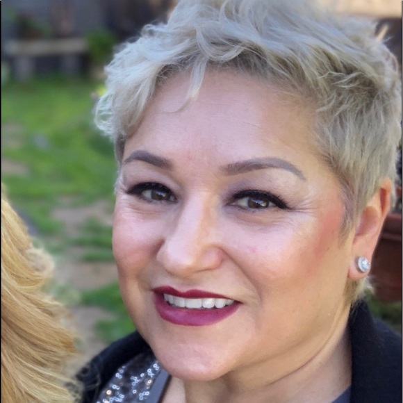 Meet your Posher, Lisa - Picture 2 of 3